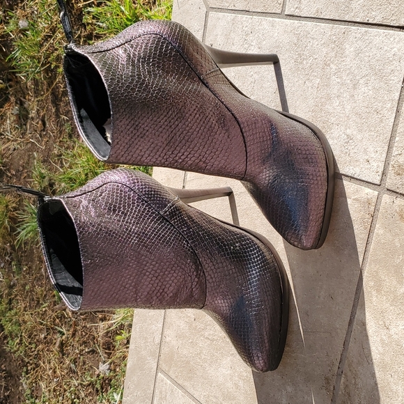 *SALE* AllSaints metallic boots - Picture 2 of 10